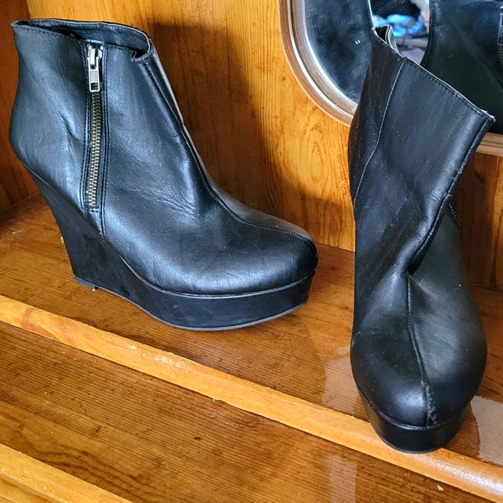 Boot - Picture 1 of 1